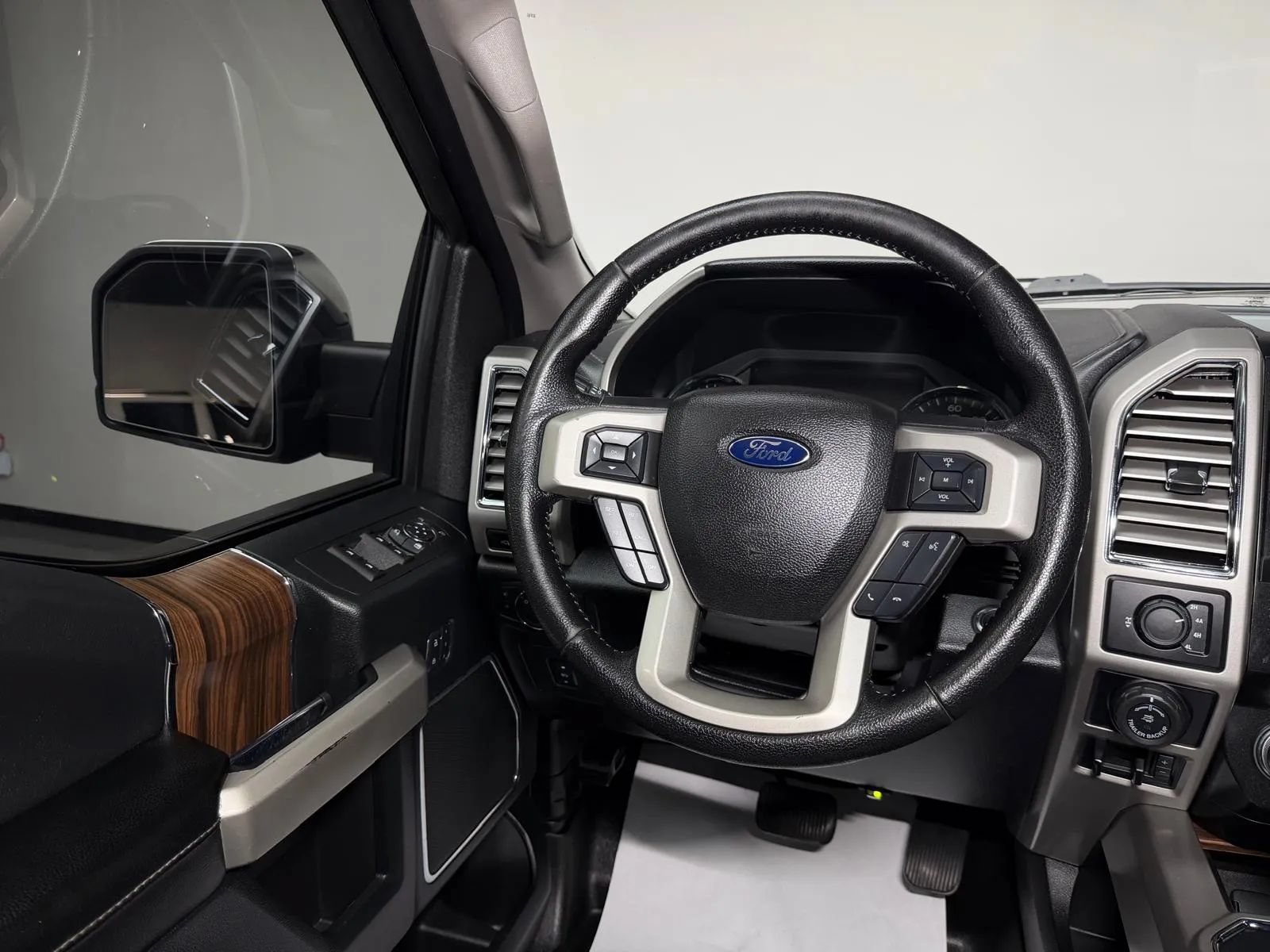 Used 2016 Ford F150 Lariat w/ Equipment Group 502A Luxury AWD/4WD image 21