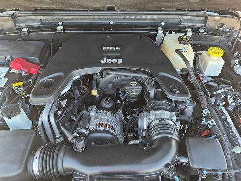 Used 2020 Jeep Gladiator Rubicon w/ Cold Weather Group AWD/4WD image 24