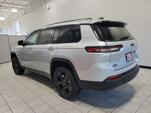 New 2025 Jeep Grand Cherokee L Limited w/ Black Appearance Package AWD/4WD image 4