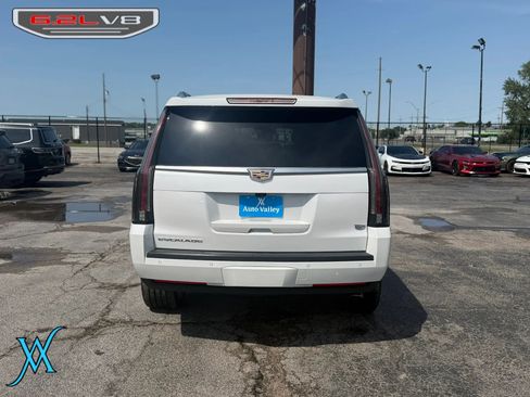 Used 2019 Cadillac Escalade Luxury AWD/4WD image 6