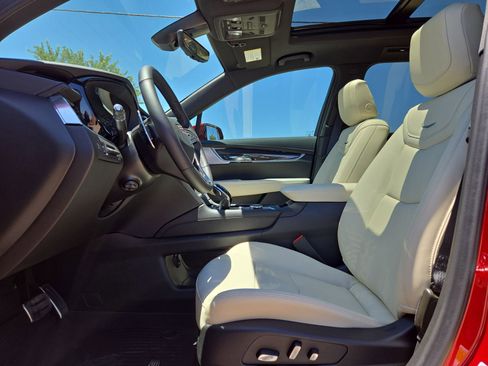 New 2025 Cadillac XT6 Sport w/ Technology Package image 16