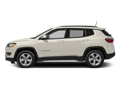 Used 2017 Jeep Compass Latitude w/ Popular Equipment Group AWD/4WD image 3