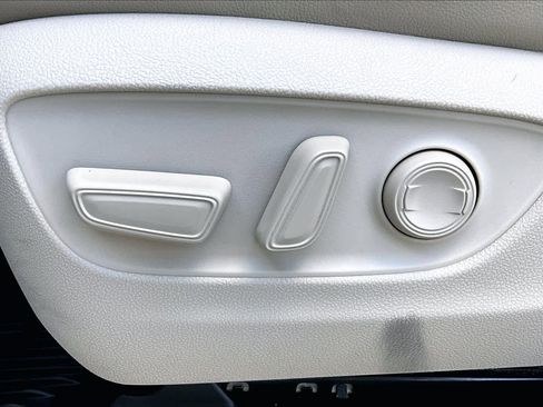 Used 2020 Toyota Highlander Limited image 34