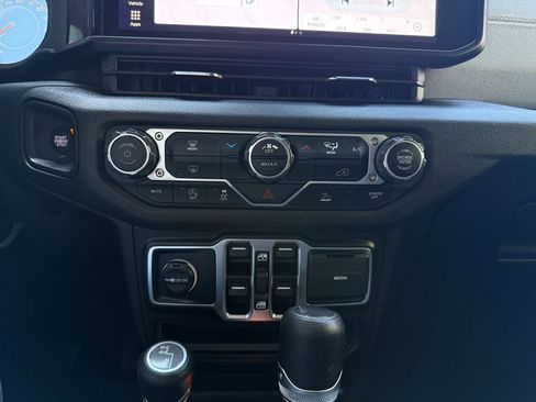 Used 2024 Jeep Wrangler Unlimited Sport AWD/4WD image 24
