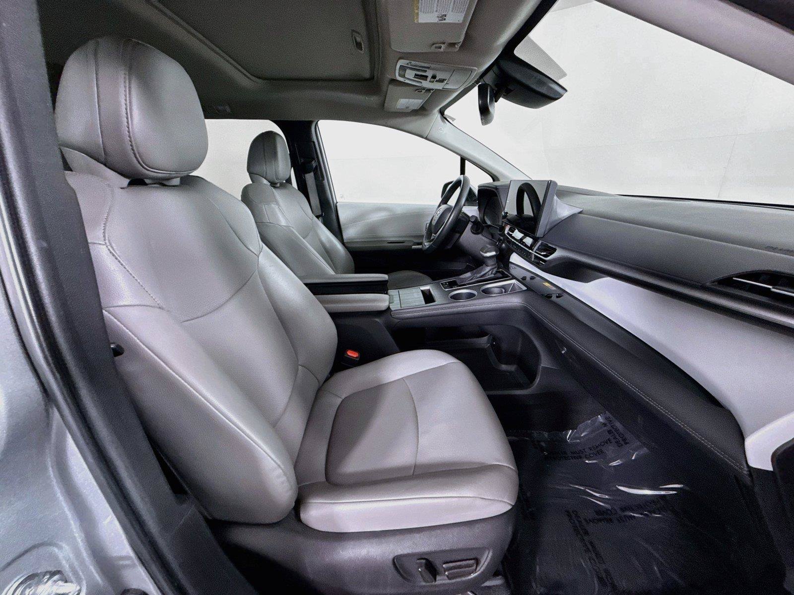 Certified 2025 Toyota Sienna XLE FWD image 42