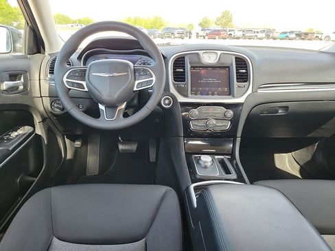 Used 2023 Chrysler 300 Touring w/ Sport Appearance Package RWD image 10