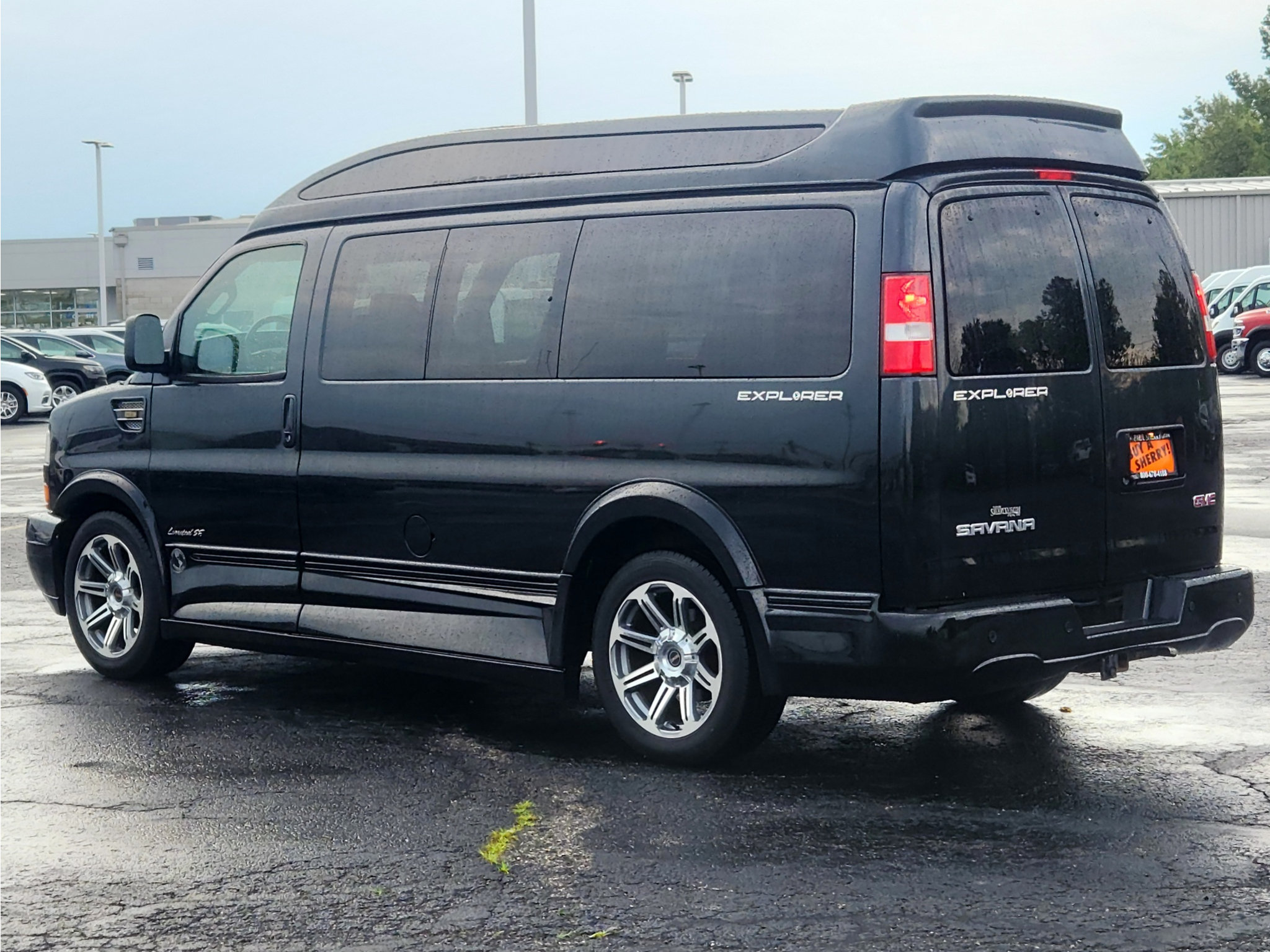 Used 2017 GMC Savana 2500 RWD image 10