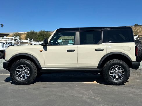 Certified 2025 Ford Bronco Badlands AWD/4WD image 7