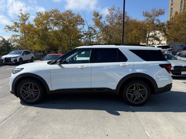 Used 2025 Ford Explorer ST w/ Sun And Sound Package AWD/4WD image 5