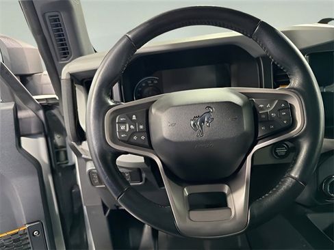 Used 2023 Ford Bronco Badlands image 15
