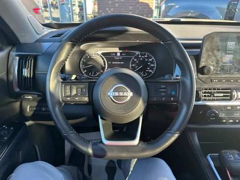 Used 2025 Nissan Pathfinder SL w/ SL Premium Package image 16