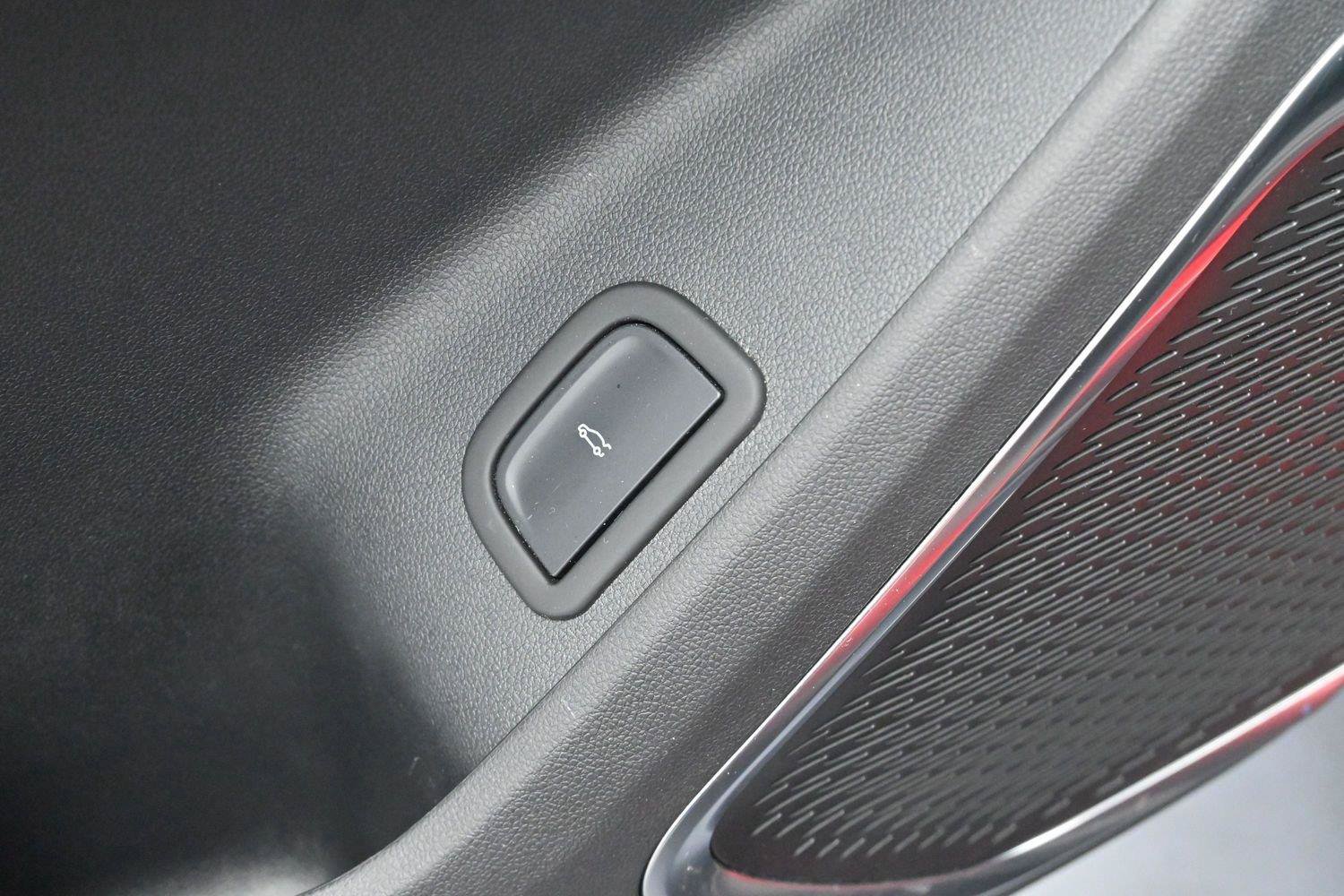Used 2025 GMC Acadia Elevation FWD image 13