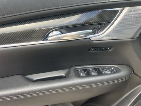 Used 2022 Cadillac XT6 Sport w/ LPO, ONYX Package image 20