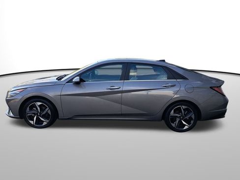 Used 2022 Hyundai Elantra Limited w/ Cargo Package image 2