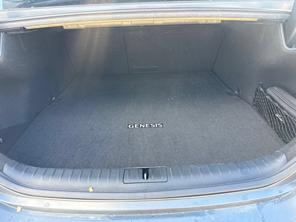 Used 2022 Genesis G70 3.3T Launch Edition RWD image 18