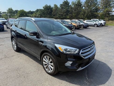 Used 2017 Ford Escape Titanium w/ Canadian Touring Package AWD/4WD image 4