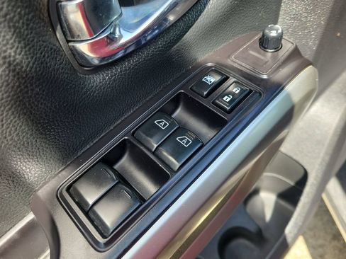 Used 2020 Nissan Titan SV w/ SV Convenience Package AWD/4WD image 13