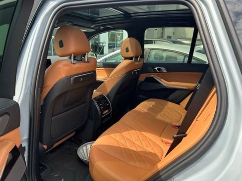 Used 2024 BMW X5 sDrive40i w/ M Sport Package image 12