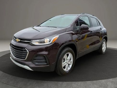 Used 2022 Chevrolet Trax LT w/ Driver Confidence Package AWD/4WD image 3