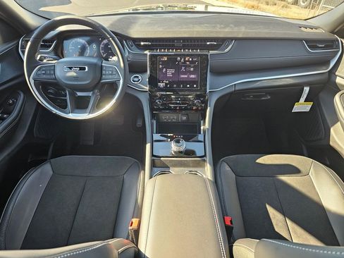 New 2025 Jeep Grand Cherokee L Altitude image 10