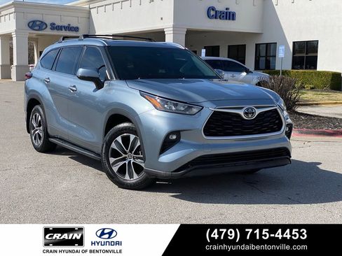 Used 2020 Toyota Highlander XLE image 1