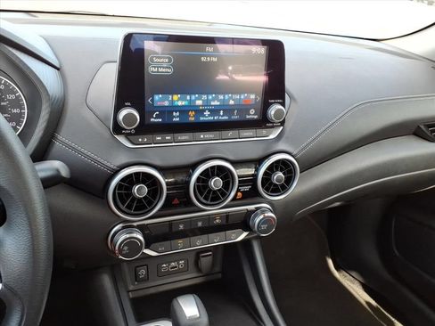 Used 2025 Nissan Sentra SV FWD image 8