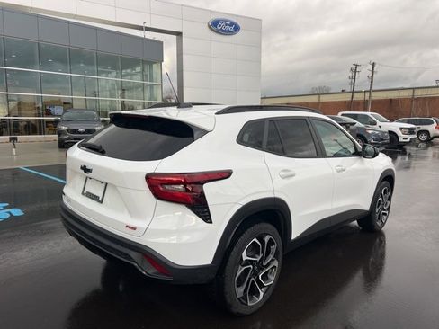 Used 2025 Chevrolet Trax RS w/ Driver Confidence Package image 5