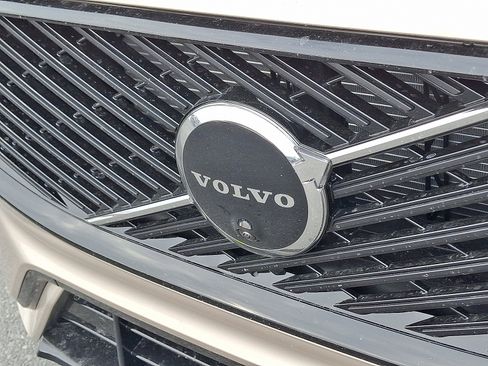 New 2026 Volvo XC60 T8 Ultra w/ Protection Package Premier image 21