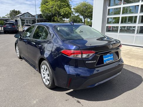 Used 2021 Toyota Corolla LE FWD image 3