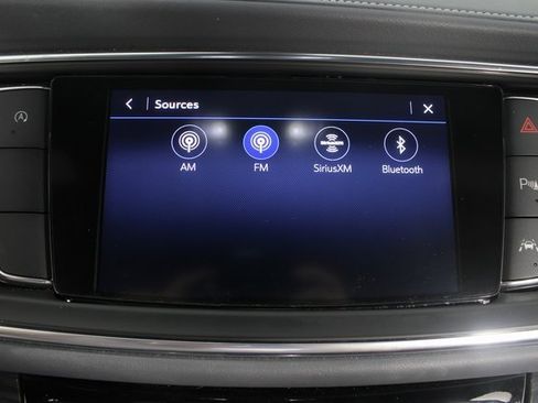 Used 2022 Buick Enclave Essence image 5