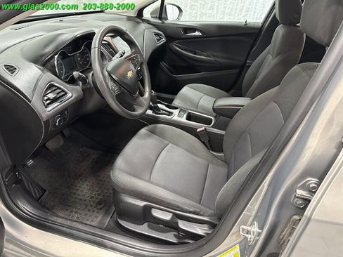 Used 2018 Chevrolet Cruze LT image 3
