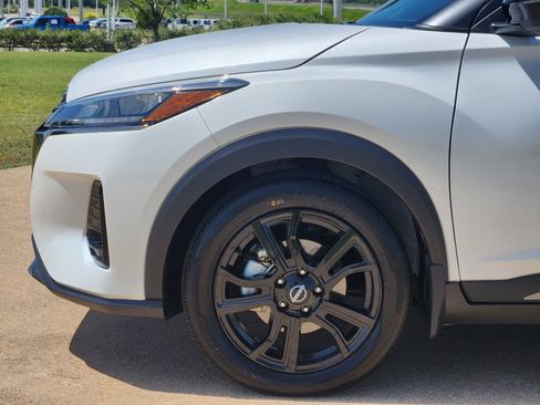Used 2024 Nissan Kicks SR w/ SR Premium Package FWD image 13