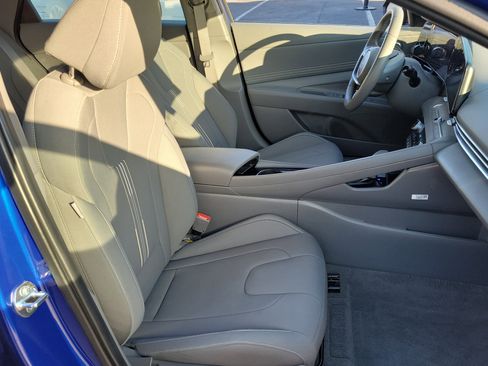 Certified 2025 Hyundai Elantra SEL image 20