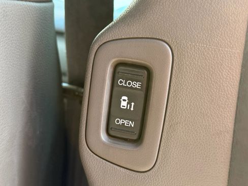 Used 2011 Honda Odyssey EX-L image 22