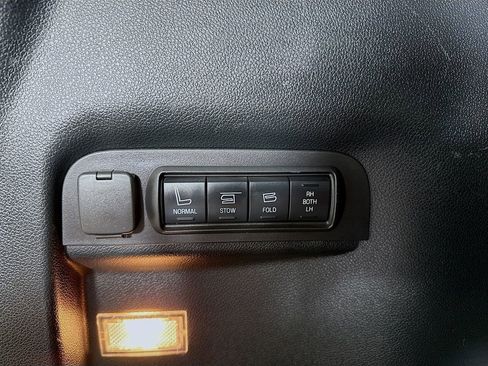 Used 2018 Ford Explorer Platinum image 33