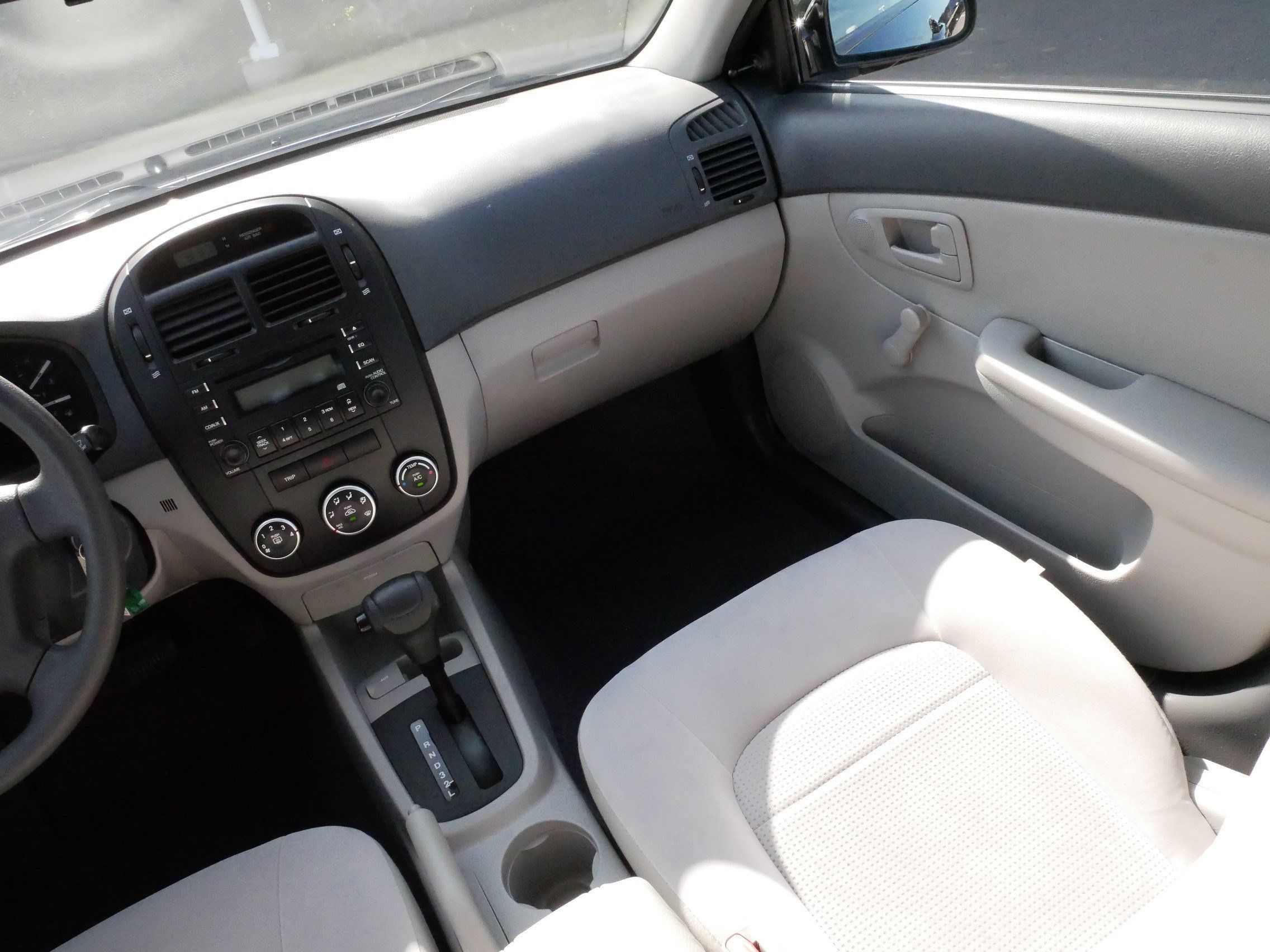Used 2009 Kia Spectra LX FWD image 11