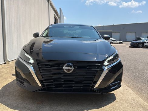 Used 2024 Nissan Altima 2.5 S FWD image 8