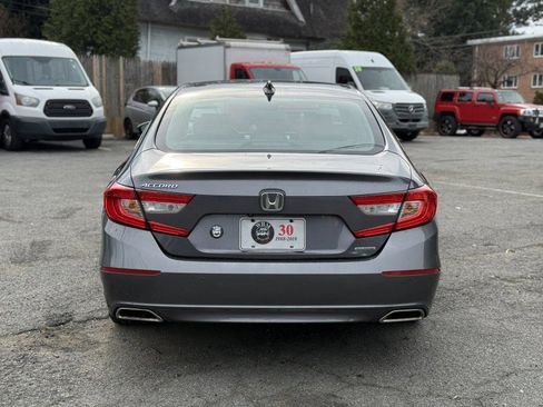 Used 2018 Honda Accord Touring image 9