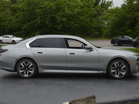 Certified 2023 BMW i7 xDrive60 AWD/4WD image 12