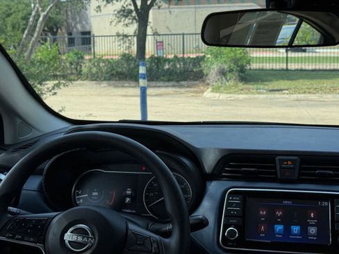 Used 2025 Nissan Versa SV FWD image 34