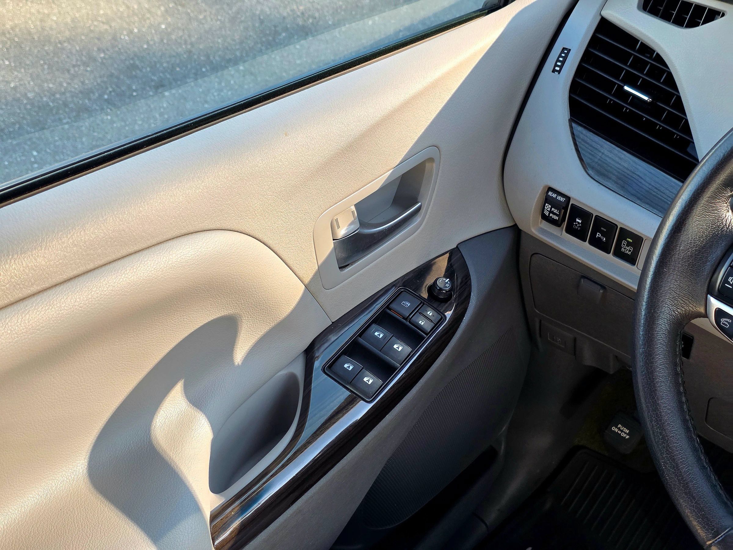 Used 2017 Toyota Sienna XLE w/ XLE Navigation Package FWD image 28