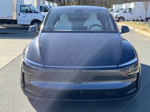 Used 2026 Tesla Model Y AWD image 33