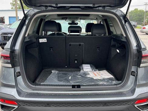 New 2025 Volkswagen Taos SEL image 15
