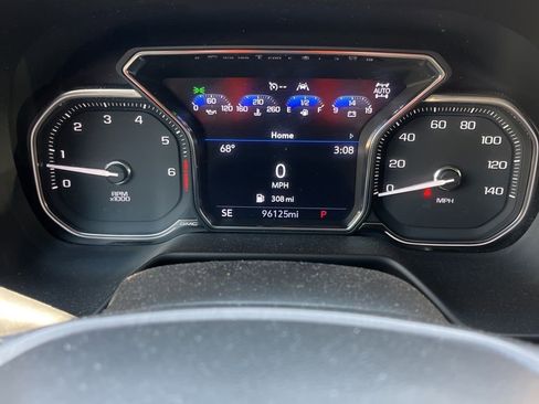 Used 2021 GMC Yukon AT4 w/ Technology Package image 9