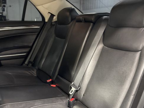 Used 2019 Chrysler 300 Limited image 19