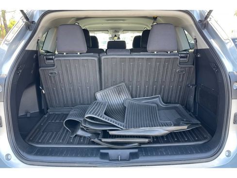 Used 2021 Toyota Highlander L FWD image 17