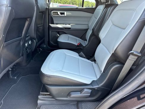 Used 2021 Ford Explorer XLT w/ Equipment Group 202A AWD/4WD image 22