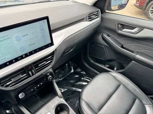 Certified 2025 Ford Escape Platinum image 22