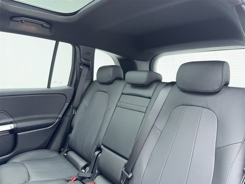 Used 2022 Mercedes-Benz GLB 250 image 40