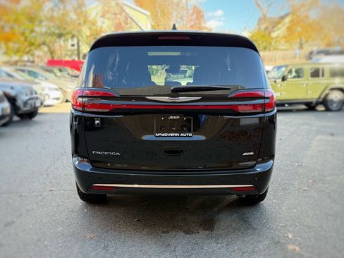 New 2026 Chrysler Pacifica Select image 10